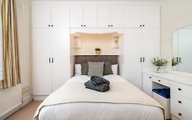 Homely And Stylish Apartment With A Garden In East Finchley